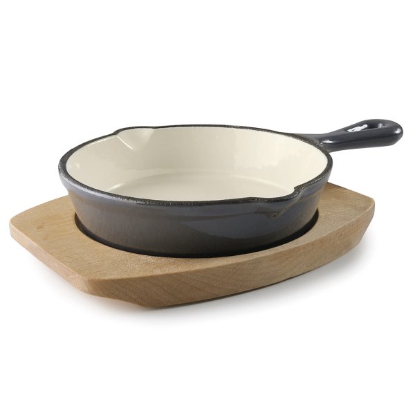 25843 Пательня чавунна емальована кругла d-13,5 см на дерев'яній підставці