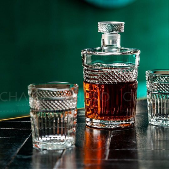 833690 Карафа Decanter W/Glass Stopper 1 л серія "Radiant"