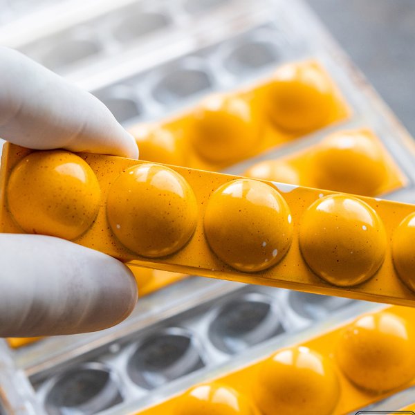 1854 CW Форма для шоколаду "Напівсферна плитка" 117,50x25x14,50 мм, 8 шт.