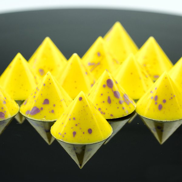 1575 CW Форма для шоколаду "Піраміда" 29,40x29,40x19,80 мм , 21 шт.