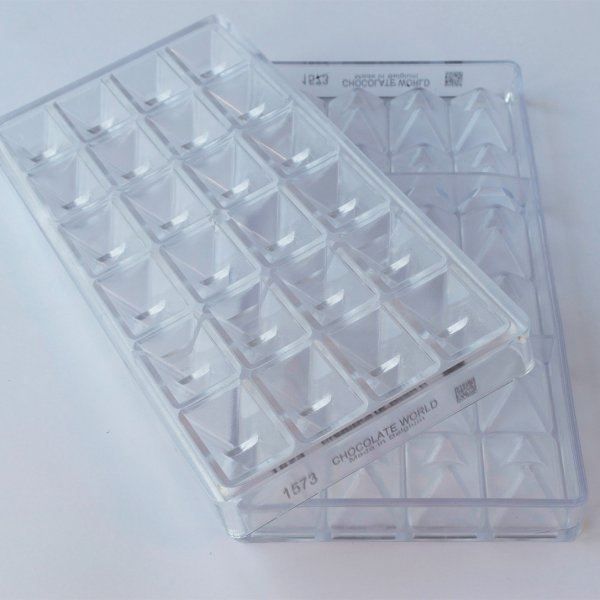 1573 CW Форма для шоколаду "Піраміда" 40x25x19 мм