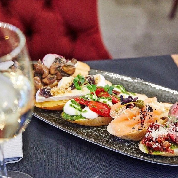 Cosmos тарілка овальна 19*11см