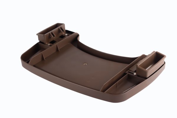 Детский стульчик для ресторана коричневый