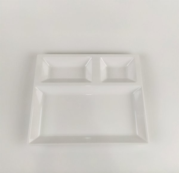 Блюдо для подачи из меламина трехсекционное белое 27×22,5×2,5 см