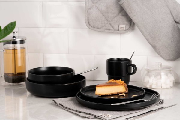 Тарілка десертна Ardesto Trento, 20,5 см, чорна, кераміка